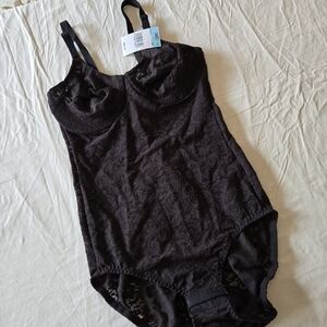 BALI Lace Bodysuit Size 34C Semi Sheer Stretch Shaper Underwire Adjustable Strap